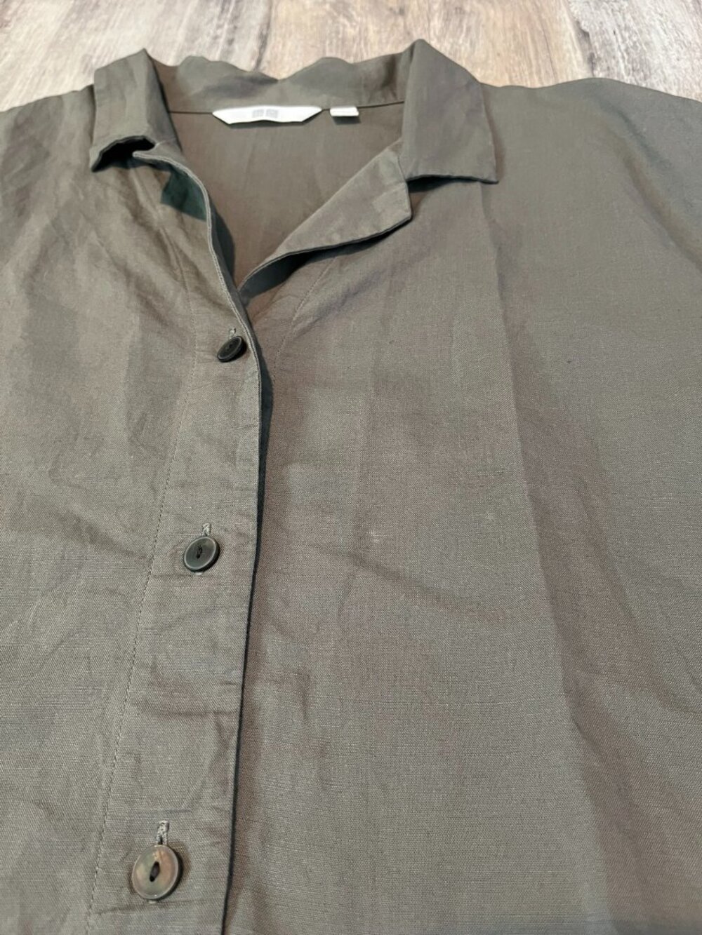 SALE! 2 Uniqlo W's Linen Blend Open Collar S/S Shirts, Black & Olive, Large - Picture 11 of 16
